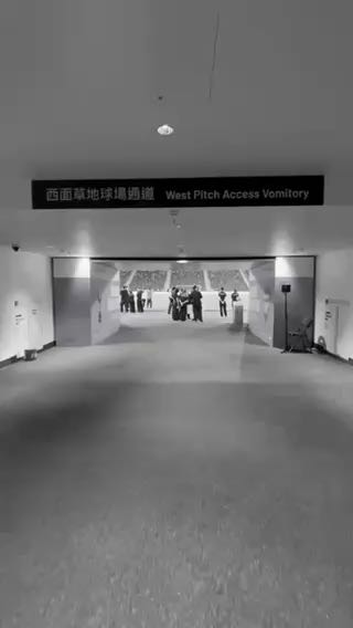 Stepping out in Hong Kong
cc; arsenal