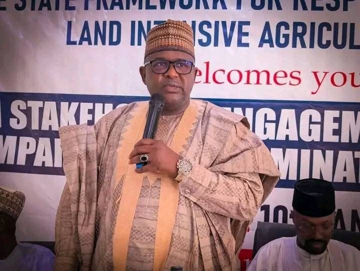 Hon. Salisu Muktari ya yi gwanjon motocin karamar hukumar Potiskum da aka kona a ranar 1 ga Agusta, 2024, a sakatariyar karamar hukumar Potiskum