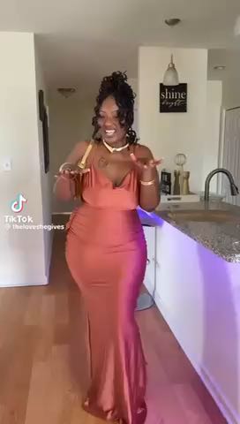 Wedding guest outfit idea
Cc:Theloveshegives
Follow our