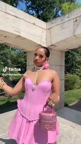  Barbie outfit idea

Cc:Primalaprincess

Follow our page