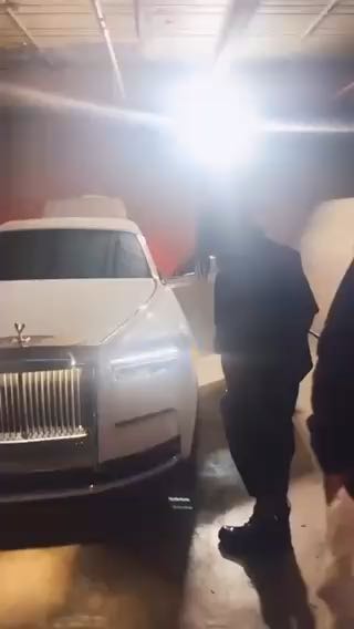  Don Jazzy showing off his Rolls Royce