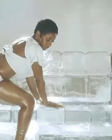  Hot body out
cc; ayrastarr
#music #entertainment