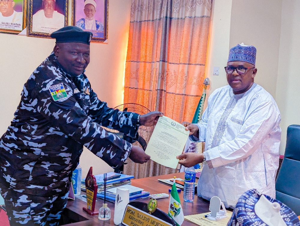 Hon. Salisu Muktari Receives Police Commissioner’s Letter of Commendation Awarded to Potiskum A Division DPO