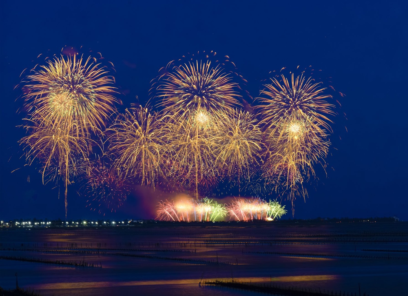 Fireworks over water is photography on easy mode.