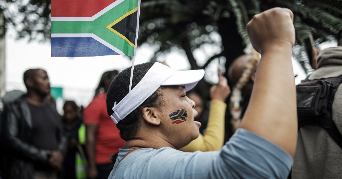 900+ arrested in South Africa's anti-migrant protests.